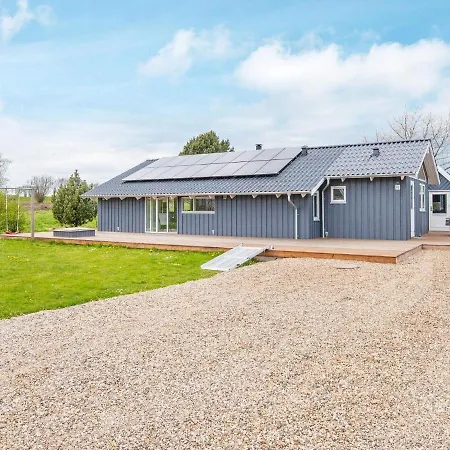 8 Person In Borkop-by Traum